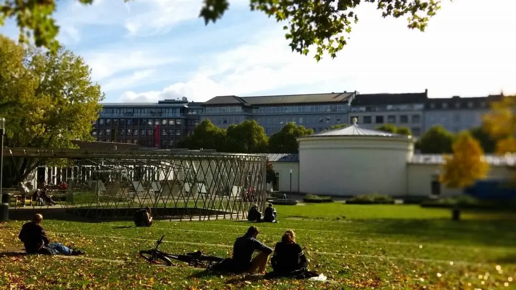Aachen Akwizgran atrakcje Elisenbrunnen zwiedzanie zwiedzać park 
