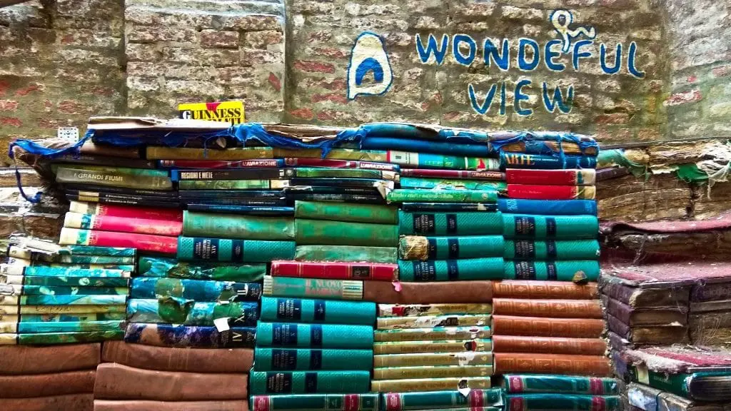Księgarnia Libreria Acqua Alta w Wenecji Włochy