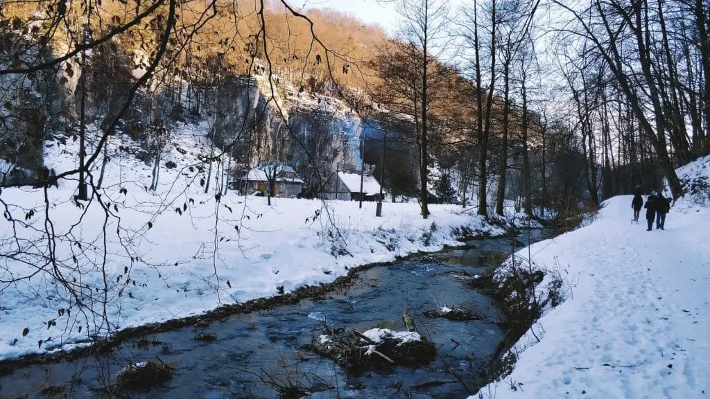 Ojcowski Park Narodowy zimą. Szlaki w ojcowie. Jednodniowe wycieczki w okolice Krakowa