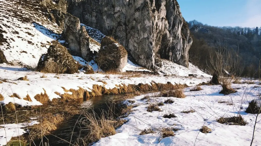 Ojcowski Park Narodowy zimą. Szlaki w ojcowie. Jednodniowe wycieczki w okolice Krakowa