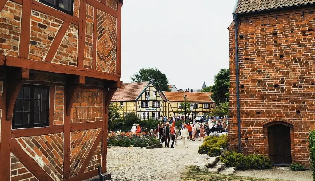 Zwiedzanie Ystad. Co robić w Ystad. Co warto zobaczyć w Skanii. Atrakcje turystyczne Ystad. Architektura szachulcowa Szwecja.