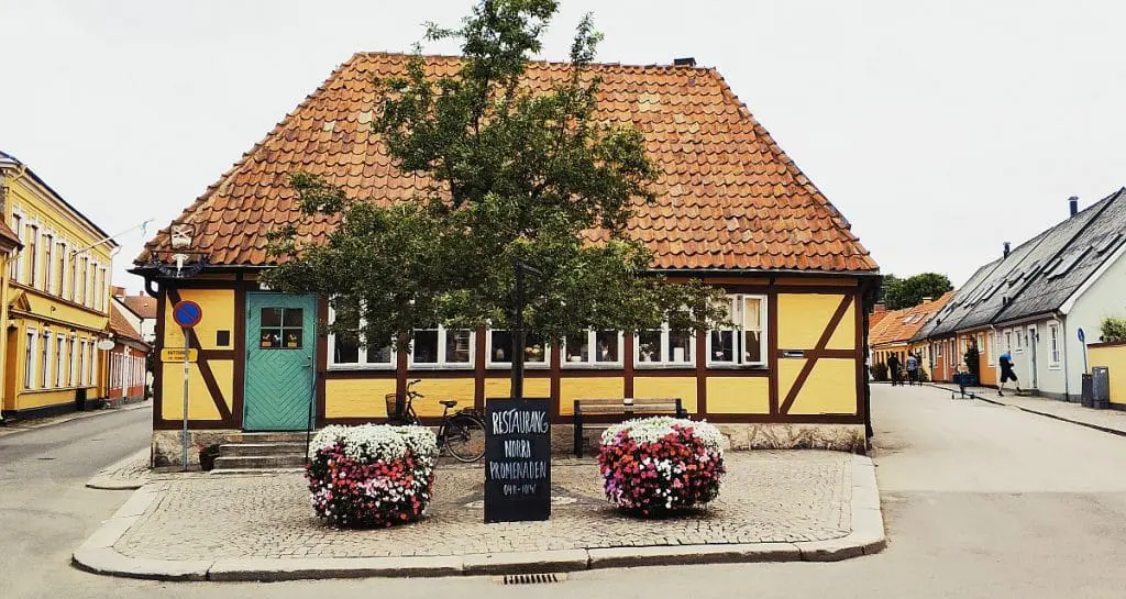 Zwiedzanie Ystad. Co robić w Ystad. Co warto zobaczyć w Skanii. Atrakcje turystyczne Ystad. Architektura szachulcowa Szwecja.