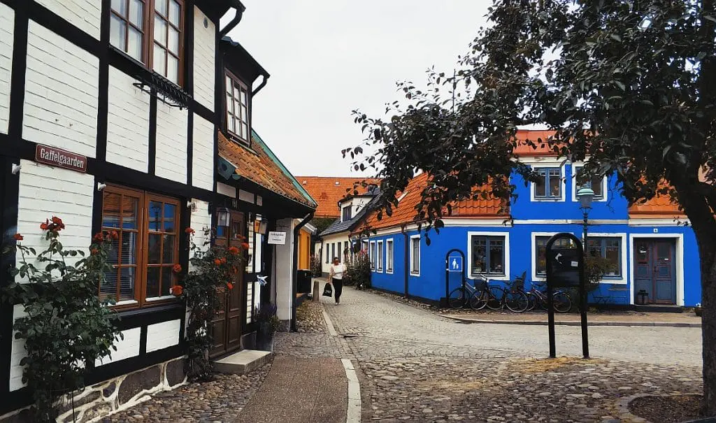 Zwiedzanie Ystad. Co robić w Ystad. Co warto zobaczyć w Skanii. Atrakcje turystyczne Ystad. Architektura szachulcowa Szwecja.