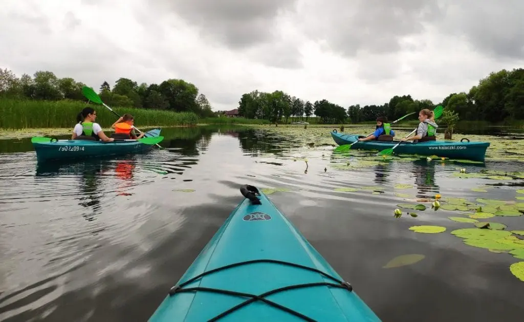 Miłomłyn. Kajaki na kanale Elbląskim. Kraina Kanału Elbląskiego