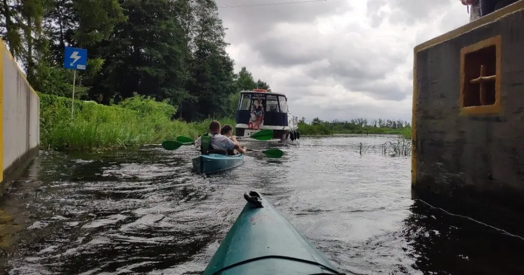 Miłomłyn. Kajaki na kanale Elbląskim. Kraina Kanału Elbląskiego