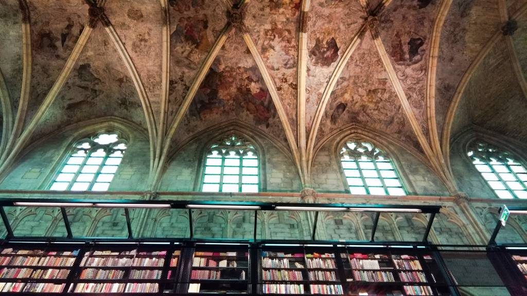 najpiękniejsza na świecie księgarnia w kościele Maastricht Holandia