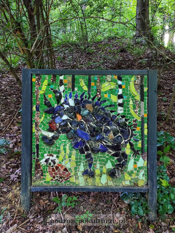 Dzik - mozaika w ogrodzie Ekosamotni