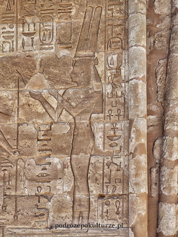 Egipt atrakcje - świątynia Medinet Habu -- wizerunek Hatszepsut