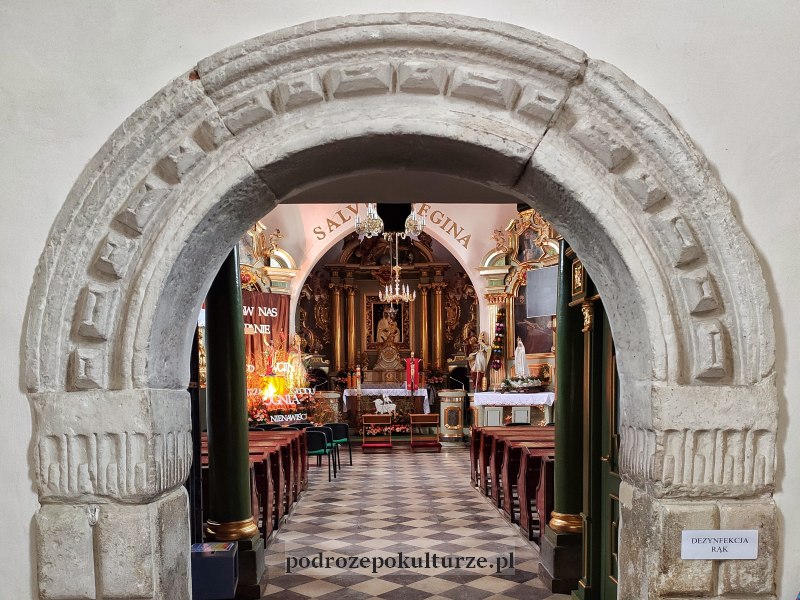 Gotycki portal w kościele w Sieciechowicach koło Krakowa