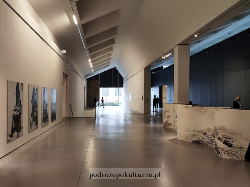 MOCAK - Muzeum Sztuki Współczesnej w Krakowie. Wnętrze