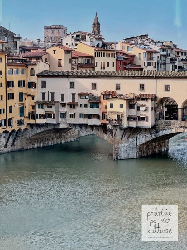 Florencja w jeden dzień - most Ponte Vecchio widziany z galerii Uffizi